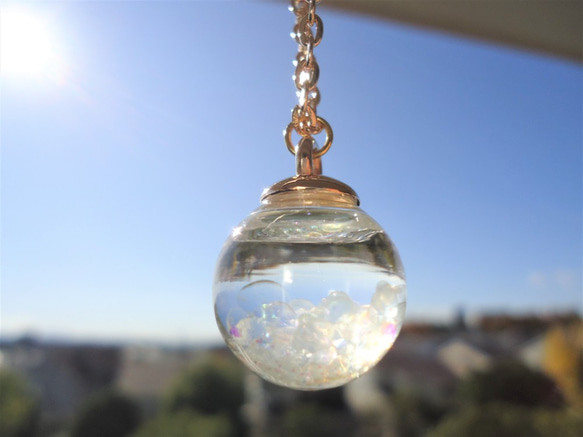 オーロラ色の海のネックレス★しずく★雪の結晶★ガラスドーム【大18㎜】ネックレス 1枚目の画像