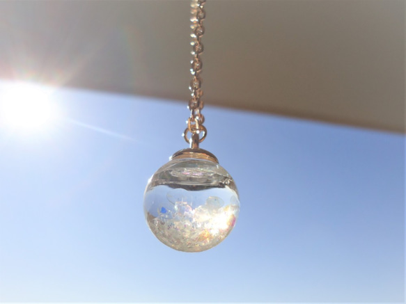 オーロラ色の海のネックレス★しずく★雪の結晶★ガラスドーム【大18㎜】ネックレス 2枚目の画像