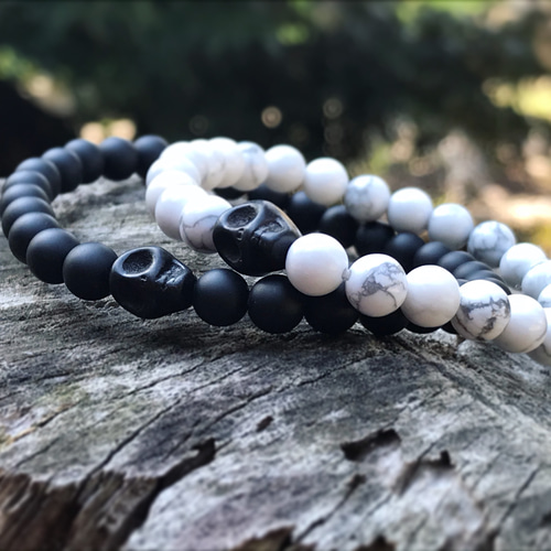 ユニセックス】Blackスカルブレスレット/ハウライト ブレスレット  