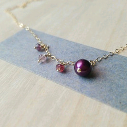 メタリックパープル淡水真珠とトルマリンのネックレス 1枚目の画像