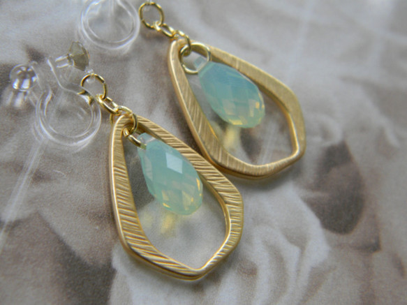 gold＆green　bijou　drop　earring 1枚目の画像