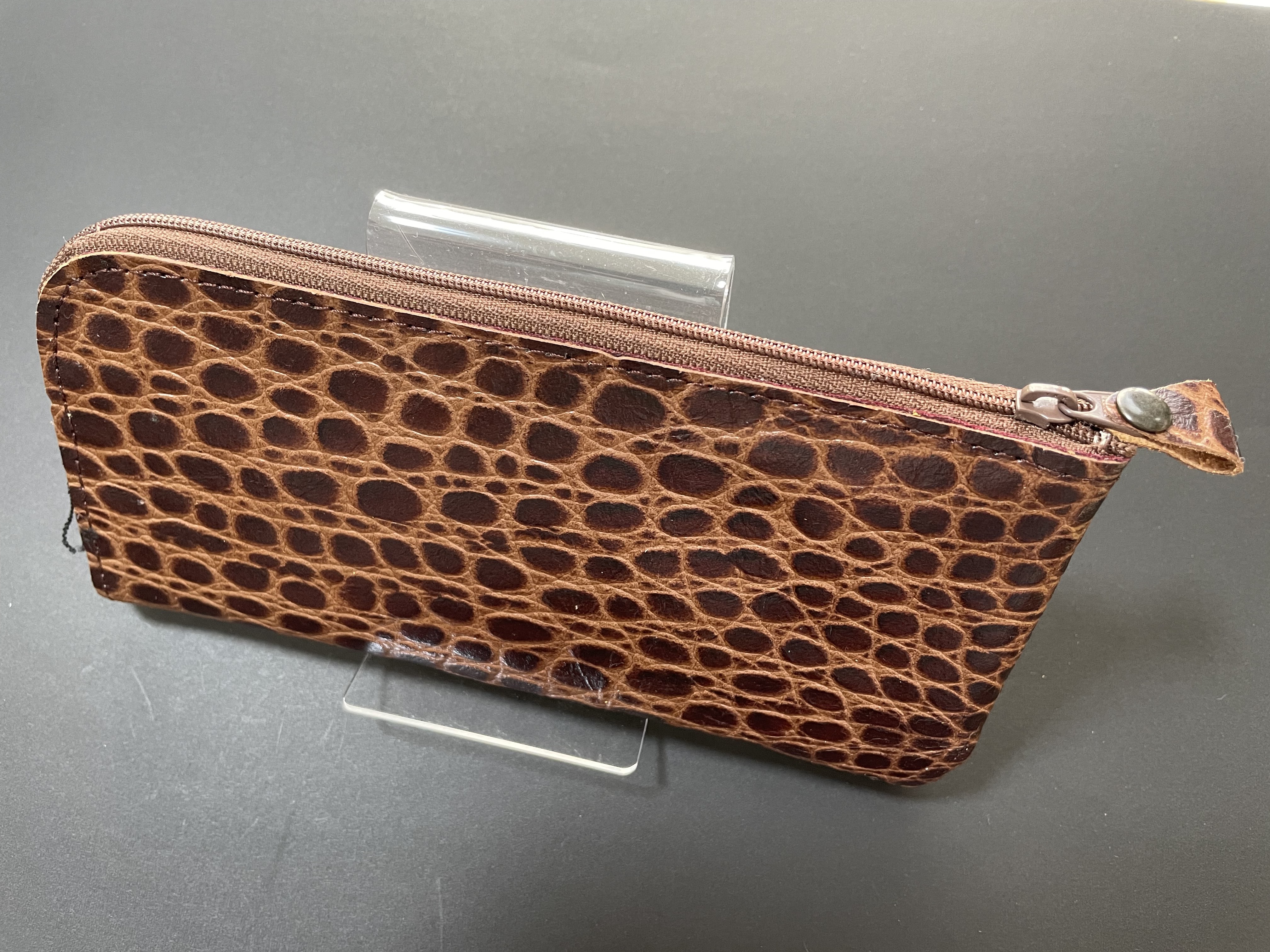 新品　本革ワニ型押し　ブラウン