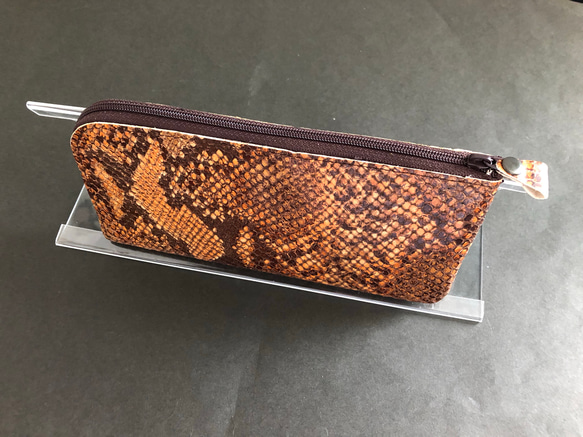 新品 本革長財布❤️蛇型押しキャメル 3枚目の画像
