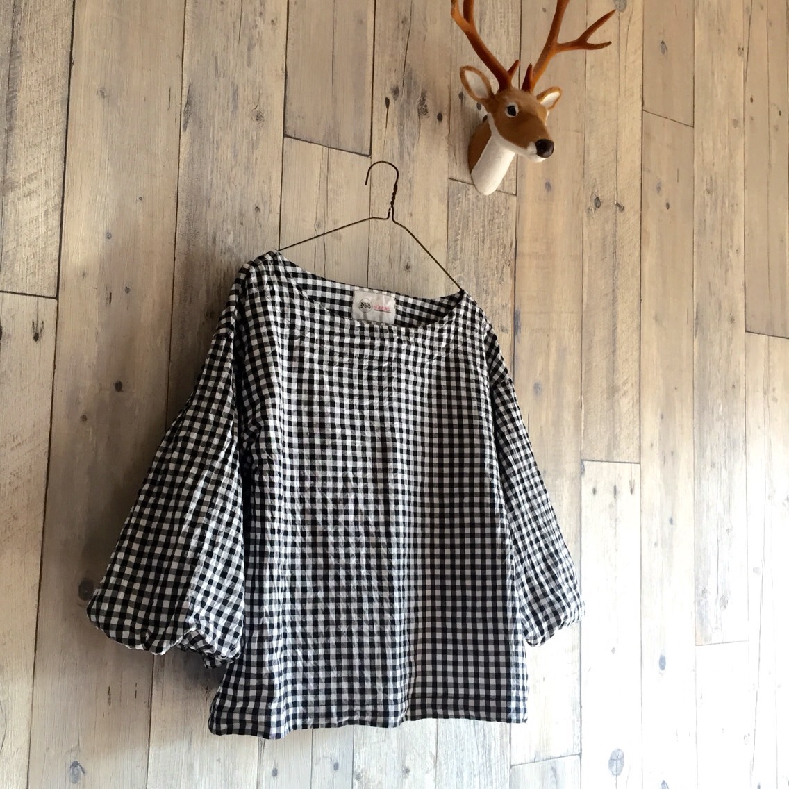 ブラックバルーンスリーブブラウス（七分袖）