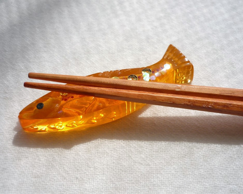 レジン製の箸置き＊魚＜オレンジ＞ 箸・箸置き はしおきかい? 通販