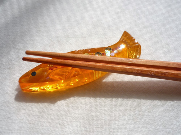 レジン製の箸置き＊魚＜オレンジ＞ 箸・箸置き はしおきかい