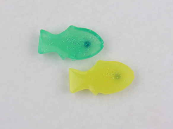 小さな魚　黄色＆きみどり＊レジン製の箸置き＊ 4枚目の画像