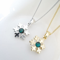 【プレゼントにも】雪の結晶ネックレス　エメラルドカラー　金具の色が選べます 4枚目の画像