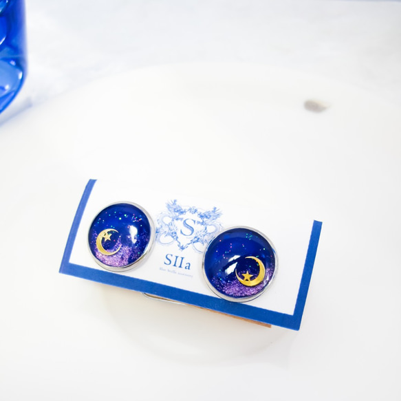 幻想的な月夜のカフスボタン　ロイヤルブルー×オーロラ　シルバー金具 2枚目の画像