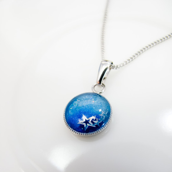 流れ星のネックレス　スカイブルー×オーシャンブルー　シルバー金具 2枚目の画像