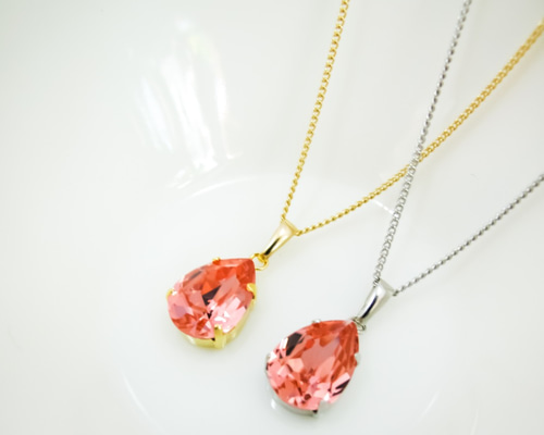【美品】早い者勝ち！！クリスタルストーンネックレス✨専用ポーチ付き しずくサイズのクリスタルガラスのネックレス ローズピーチ＊金具の色