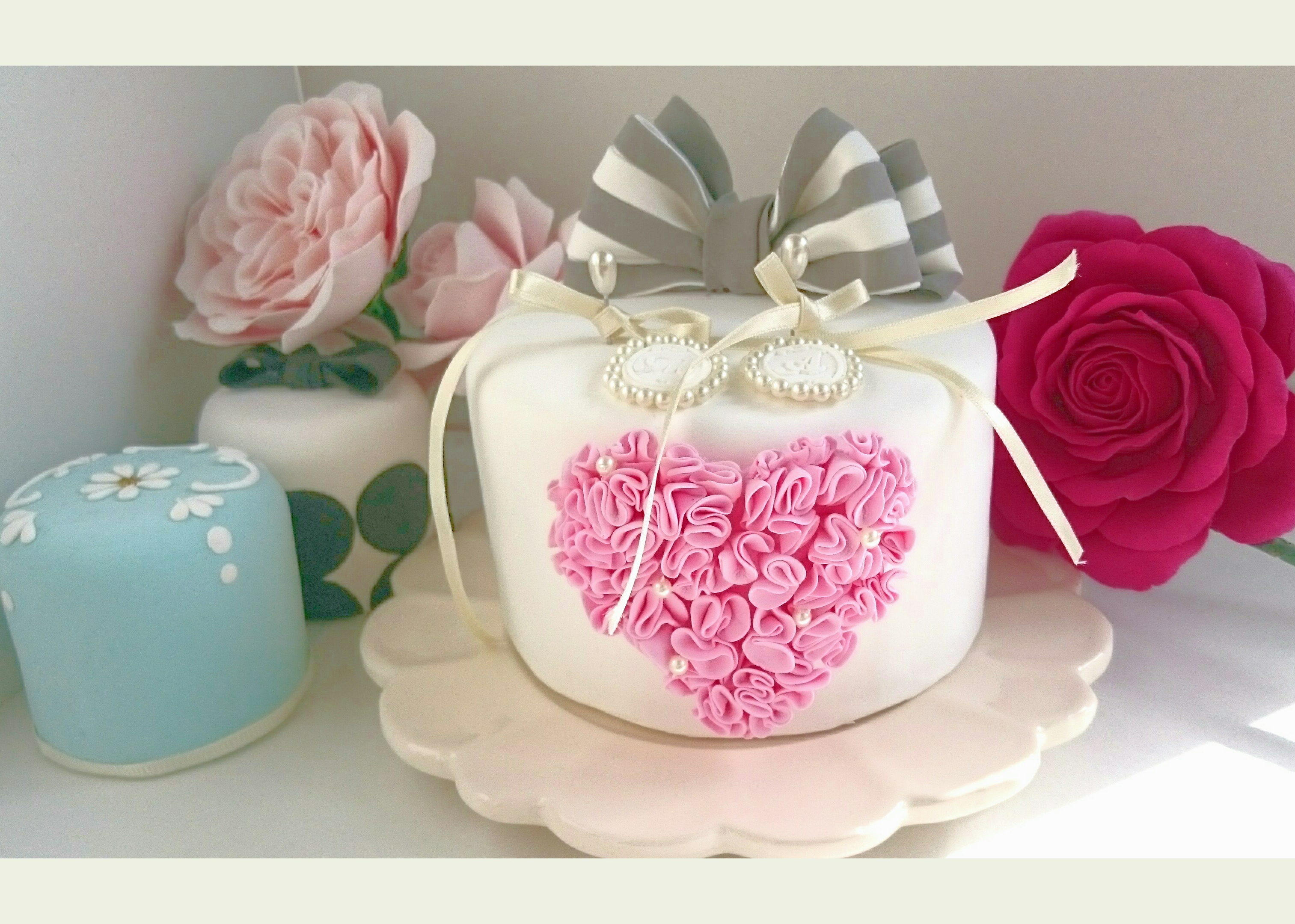 ハートとストライプリボンのクレイケーキ リングピロー