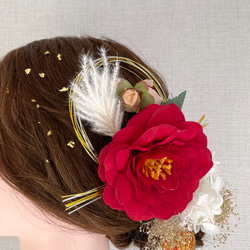 F11 椿と水引 金箔の髪飾り 2枚目の画像