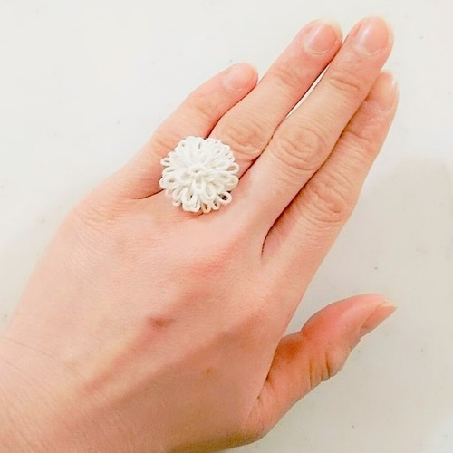 花-ichirin- #20 ふわふわお花の指輪（2cm）：オフホワイト 指輪