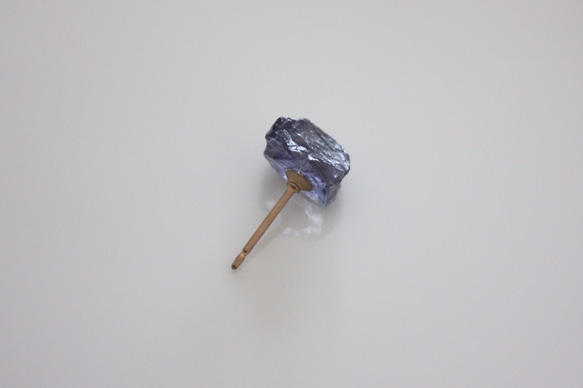 k14gf-アイオライトの原石ピアス 2枚目の画像