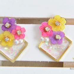 Floral square earrings 第2張的照片