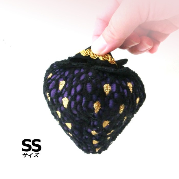 uloco ウエストポーチ　刺繍いちご柄　新品（週末限定お値下げ） uloco ウエストポーチ 刺繍いちご柄 新品