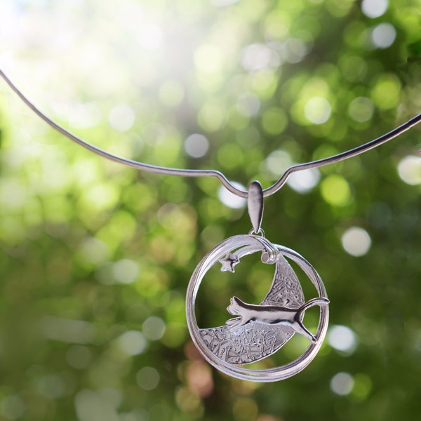 月夜のお散歩・飛び猫・ねこのシルバーチョーカー・