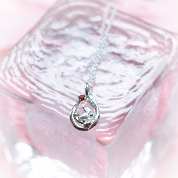 誕生石・猫のペンダント・1月・ガーネット