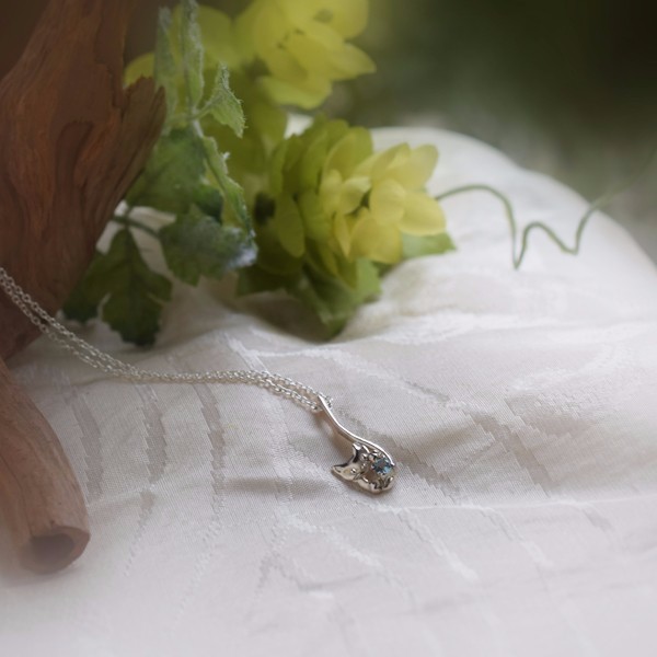 誕生石・猫のペンダント・11月・ブルートパーズ 9,880円