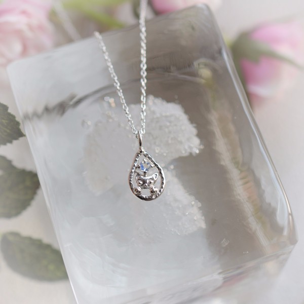 誕生石・猫のペンダント・6月・ムーンストーン