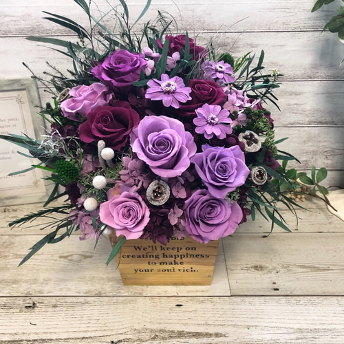紫の薔薇 豪華なプリザーブドフラワーアレンジ プリザーブドフラワー