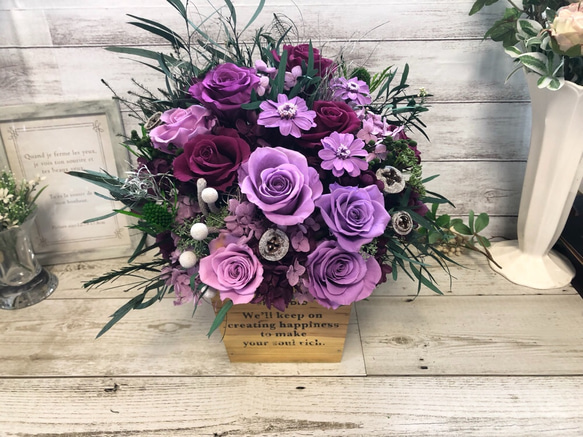 紫の薔薇 豪華なプリザーブドフラワーアレンジ プリザーブドフラワー