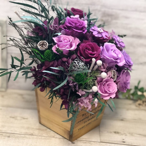 紫の薔薇 豪華なプリザーブドフラワーアレンジ プリザーブドフラワー