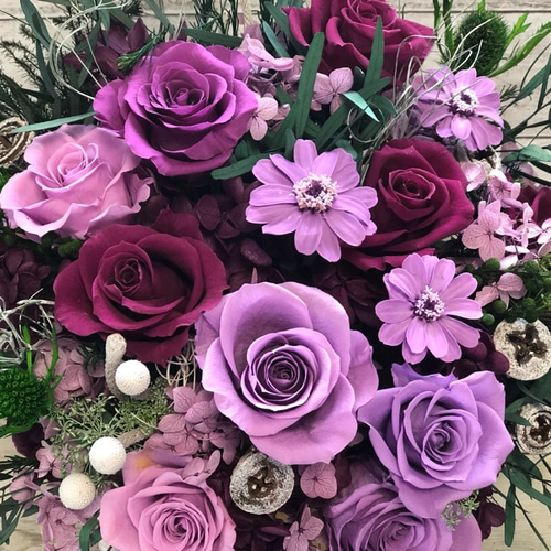 紫の薔薇 豪華なプリザーブドフラワーアレンジ プリザーブドフラワー