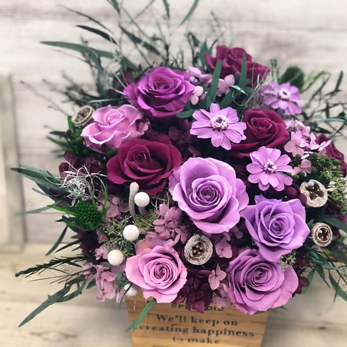 紫の薔薇 豪華なプリザーブドフラワーアレンジ プリザーブドフラワー