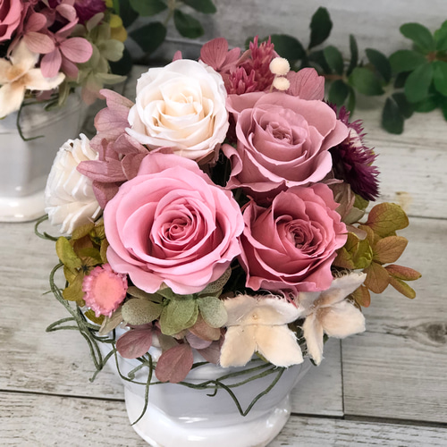 くすみピンク プリザーブドフラワーアレンジ（クリアケース入り