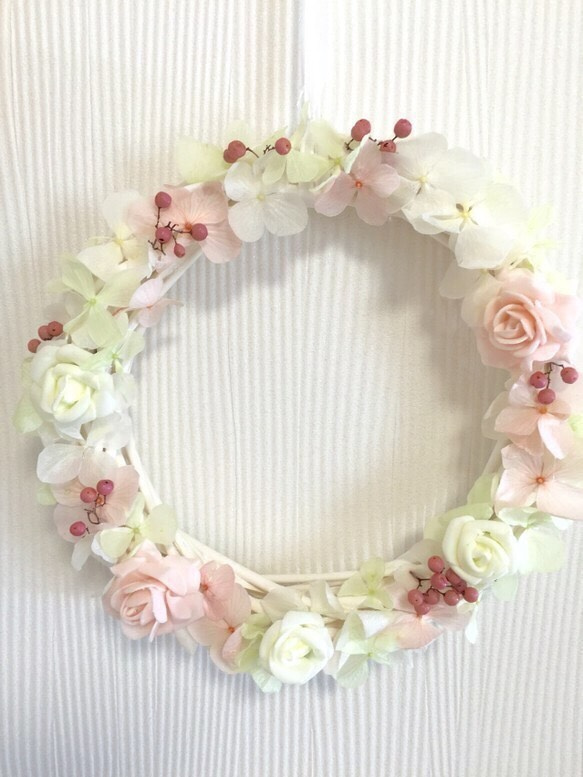 White&pink wreathe 可愛いリース　プリザーブドフラワー 1枚目の画像