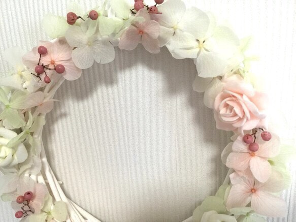 White&pink wreathe 可愛いリース　プリザーブドフラワー 2枚目の画像