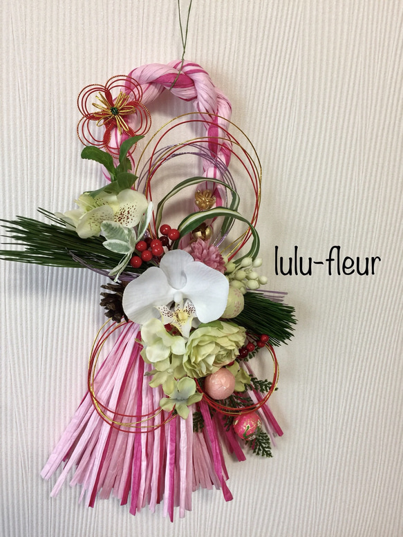 お正月胡蝶蘭の華やかなしめ飾りタッセル ピンク 1枚目の画像