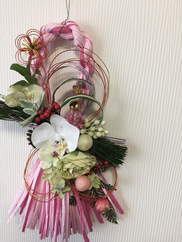 お正月胡蝶蘭の華やかなしめ飾りタッセル ピンク 2枚目の画像