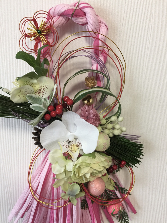 お正月胡蝶蘭の華やかなしめ飾りタッセル ピンク 3枚目の画像
