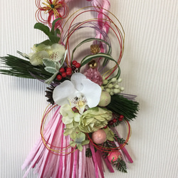 お正月胡蝶蘭の華やかなしめ飾りタッセル ピンク 4枚目の画像