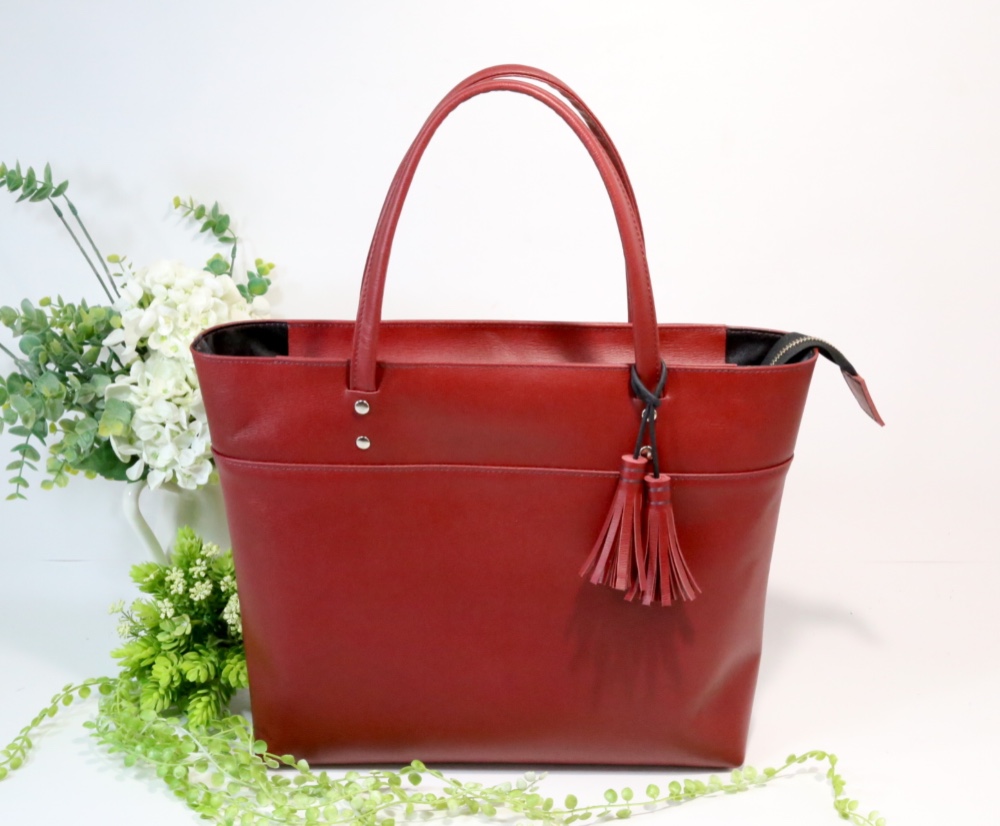 牛革★A4★フリンジのついた濃エンジ系のフタ付きトート2(9906)