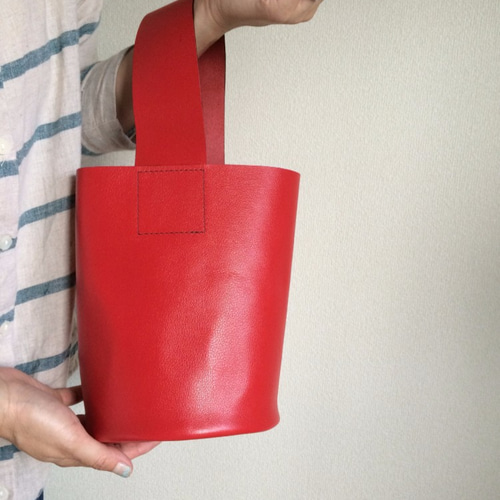 お散歩トートバッグ☆手縫い本革☆一本持ち手の筒型レザートート