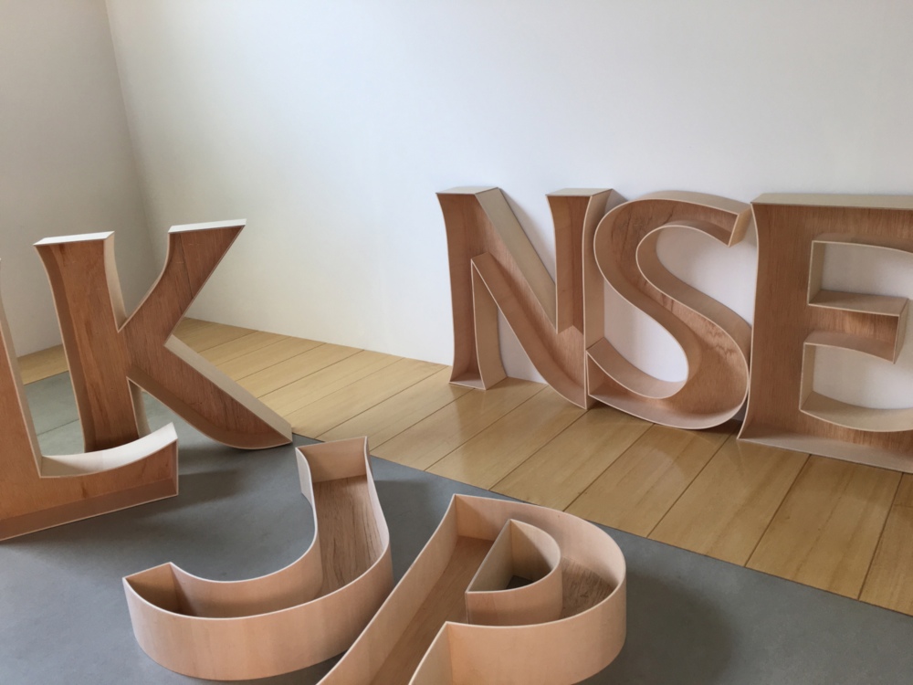 BENT WOOD LETTER SIGN / LARGE / P