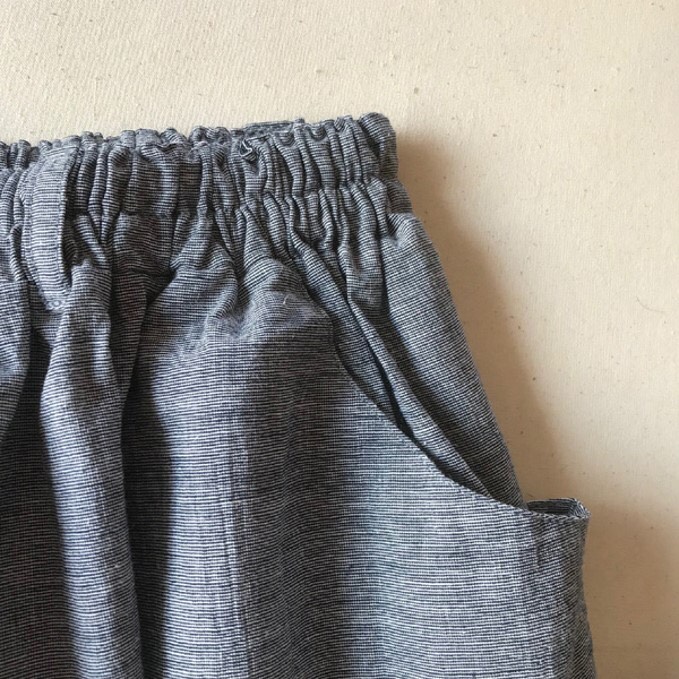 ナチュラル素材のフレアパンツ☆モノトーン☆身長150cm☆小柄コーデ☆ポケット付き☆コットンリネン