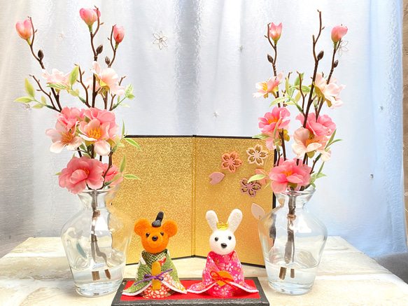 －再販－  クマとウサギのひな飾り  桃の花 マジカルウォーター(人工水)アレンジ付き 2枚目の画像