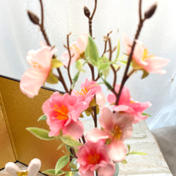 －再販－  クマとウサギのひな飾り  桃の花 マジカルウォーター(人工水)アレンジ付き 4枚目の画像