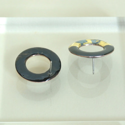 七宝焼ピアス【丸輪(23mm)/黒×墨×金箔】 5枚目の画像