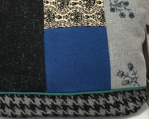 ウールのショルダーバッグA4　斜め掛けバッグ　刺繍と千鳥格子 3枚目の画像