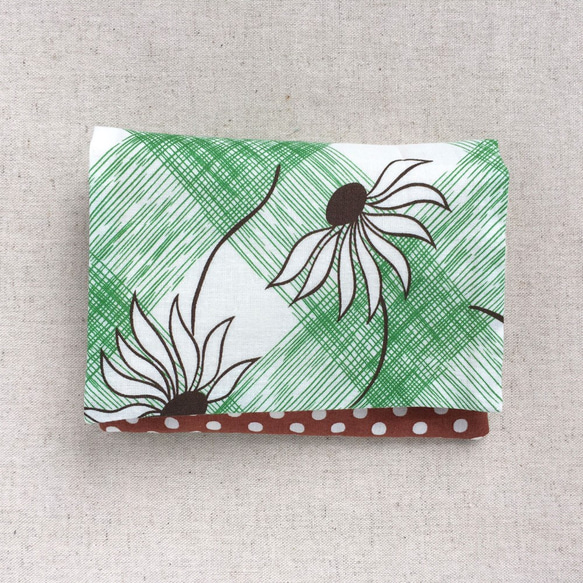 [免費送貨]口袋紙巾，面膜盒，綠色格子和隨風搖曳的花朵 第1張的照片