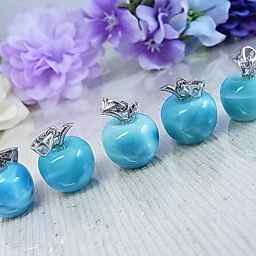 値下げ handmade ラリマー リンゴ ネックレス レア りんごの ラリマー ブルー＆透明感 ぷっくりが可愛い