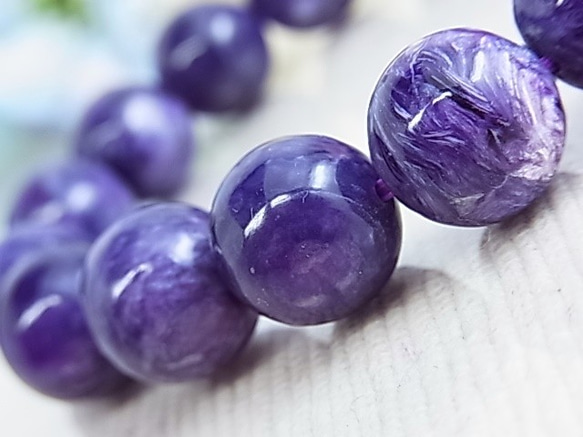 ◆高品質 大粒 チャロアイト ロシア産 12㎜ シルク柄 気品のある紫 美色 天然石 ブレスレット セレブ感 F19 8枚目の画像