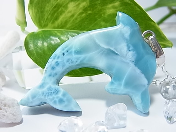 天然無処理　ラリマー  イルカand海　置物 最高品質】ラリマーBIGイルカ ペンダントトップ