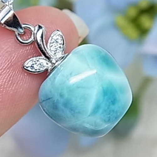 値下げ handmade ラリマー リンゴ ネックレス レア りんごの ラリマー ブルー＆透明感 ぷっくりが可愛い